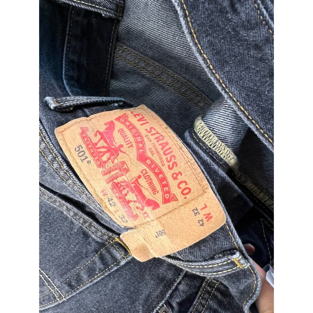 Levis 501 Original Fit Jeans Mens 42x32 Black Straight Leg Button Fly Denim